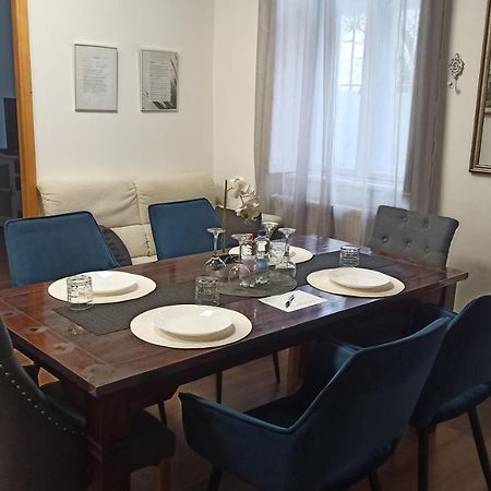 Varalja Apartman Tata Eksteriør bilde
