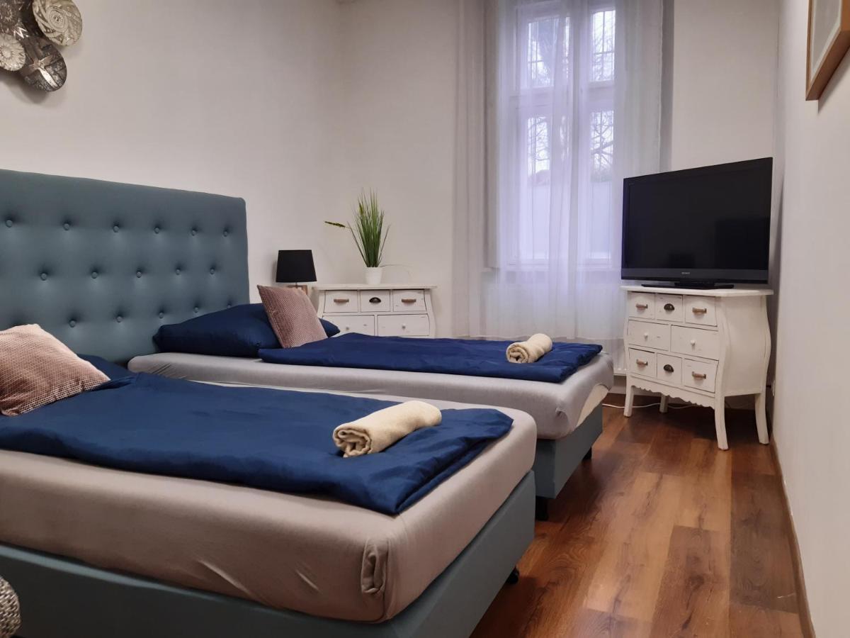 Varalja Apartman Tata Eksteriør bilde