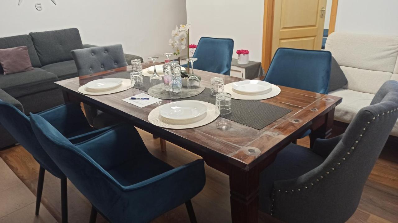 Varalja Apartman Tata Eksteriør bilde