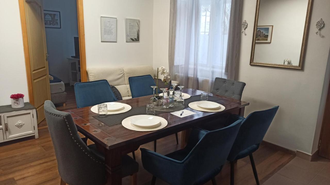 Varalja Apartman Tata Eksteriør bilde