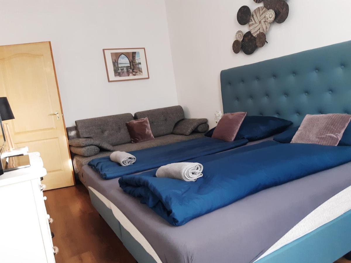 Varalja Apartman Tata Eksteriør bilde