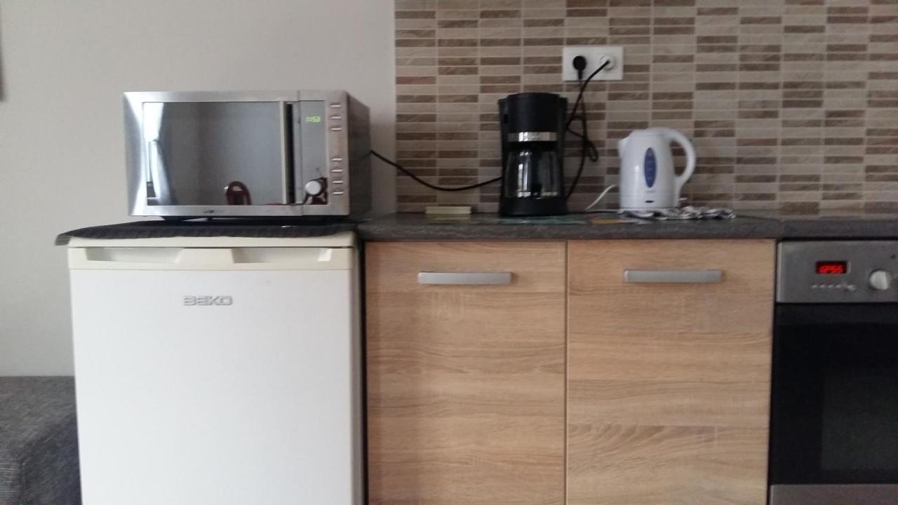 Varalja Apartman Tata Eksteriør bilde